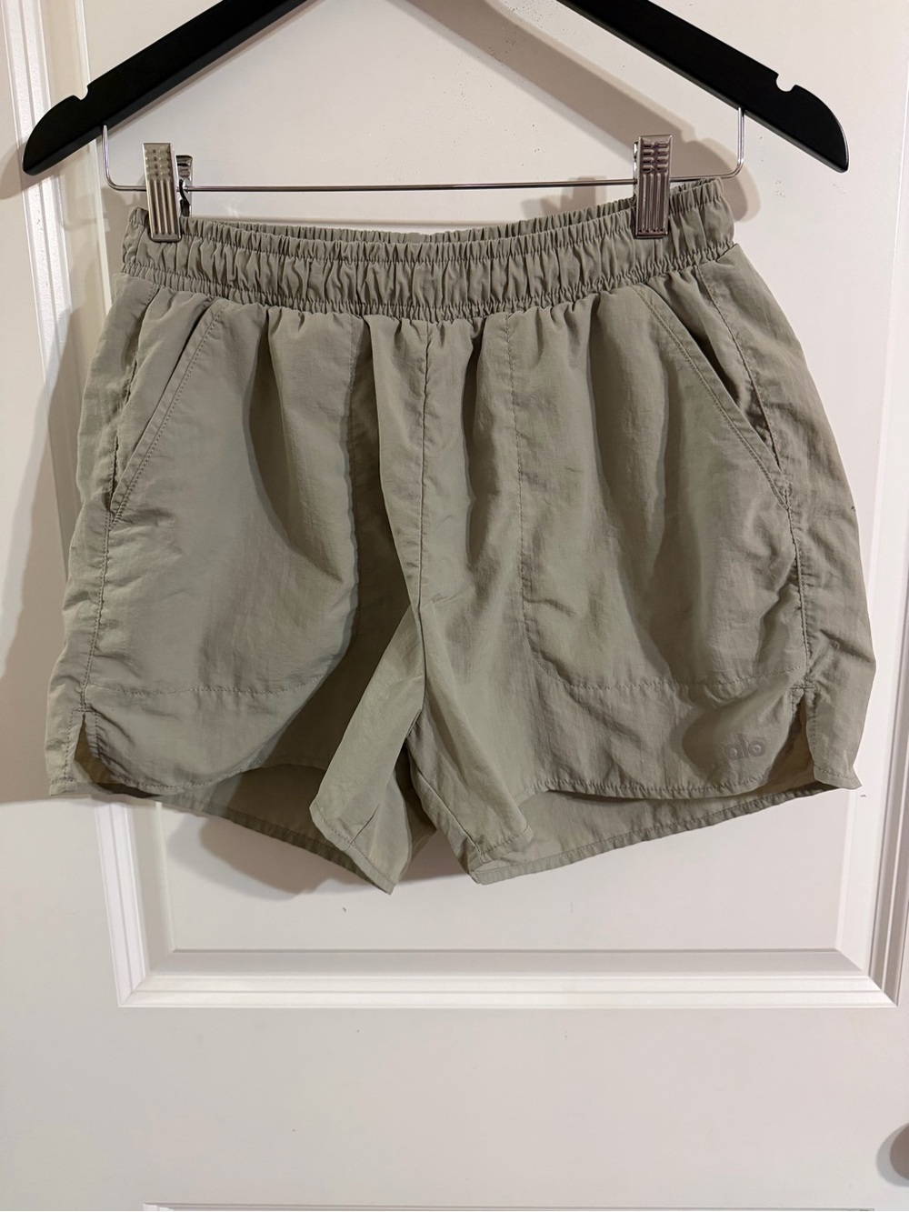 ALO Yoga Alumni Workout Shorts-Gravel- size small